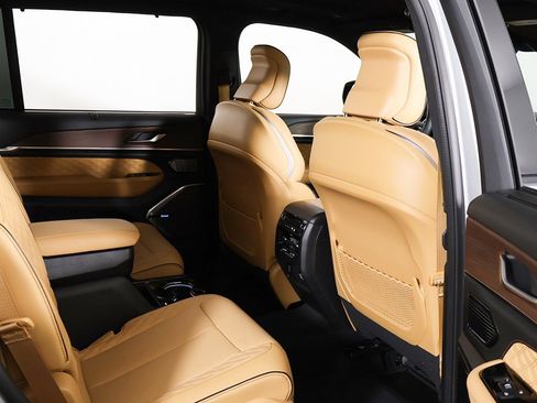 Used 2024 Jeep Grand Cherokee L Summit w/ Advanced Protech Group IV image 37