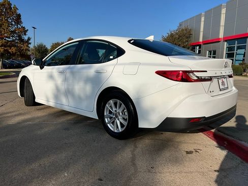 Used 2025 Toyota Camry LE image 8