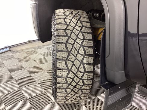 Used 2024 GMC Sierra 2500 AT4X image 13