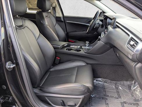 Used 2025 Genesis G70 2.5T image 21