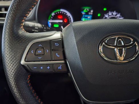 Used 2021 Toyota Sienna XSE FWD image 16