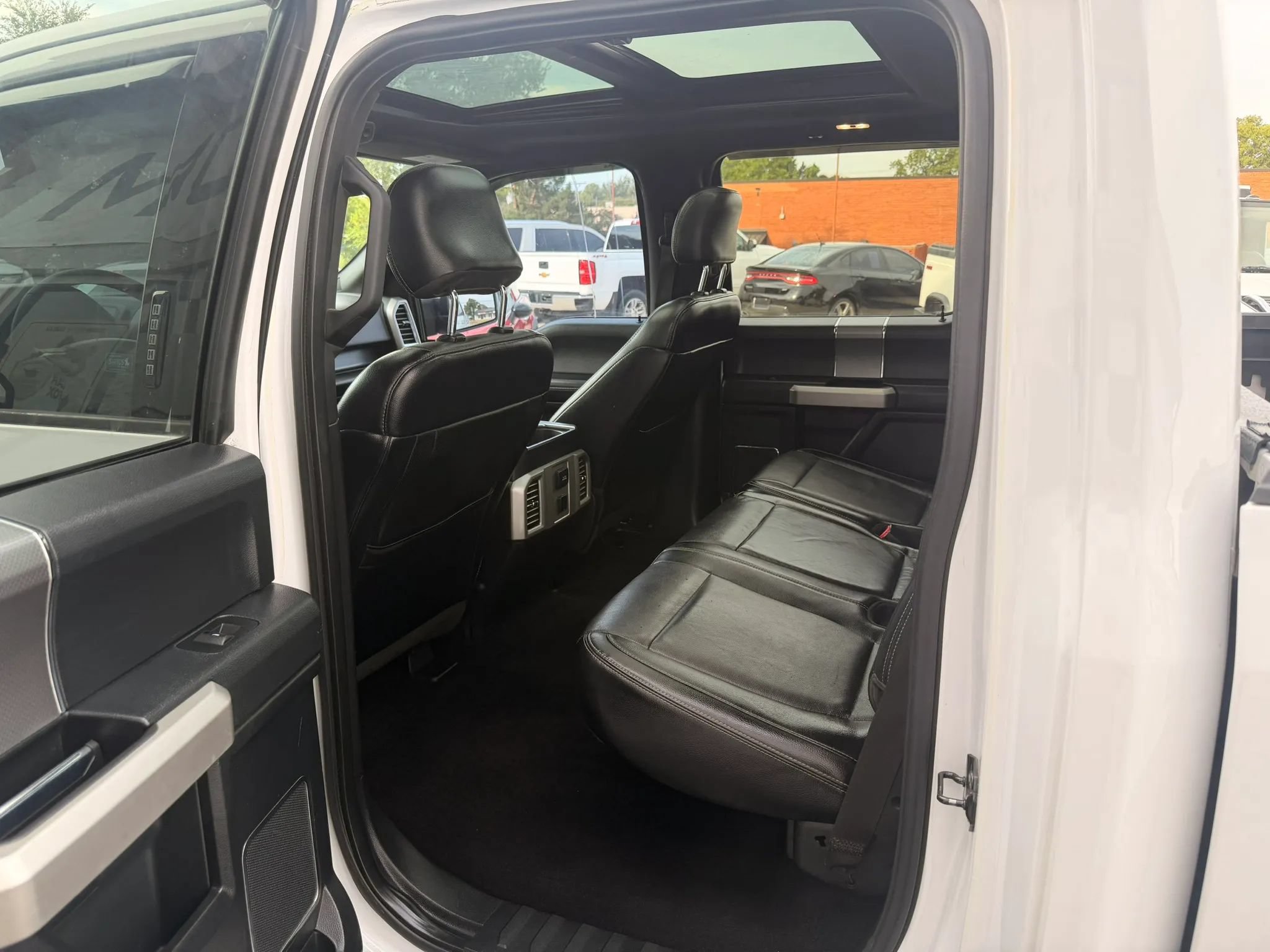 Used 2015 Ford F150 Lariat RWD image 23
