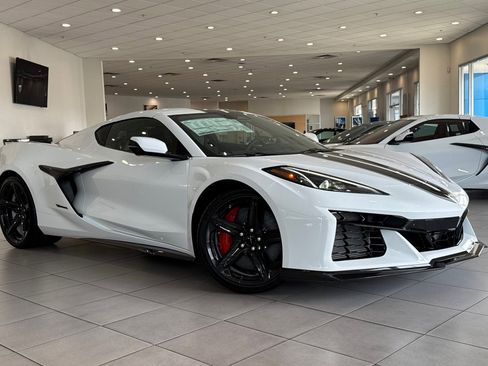 New 2025 Chevrolet Corvette E-Ray image 2