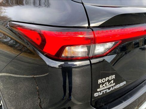 Used 2024 Mitsubishi Outlander SE image 29