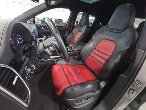 Certified 2023 Porsche Cayenne Turbo S AWD/4WD image 5