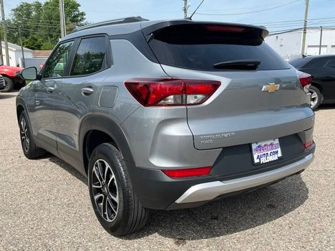 Used 2025 Chevrolet TrailBlazer LT AWD/4WD image 3