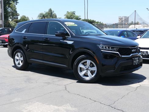Used 2023 Kia Sorento LX FWD image 1