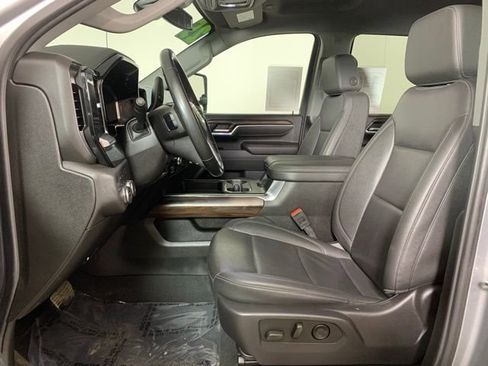 Used 2025 GMC Sierra 2500 SLT w/ SLT Convenience Package AWD/4WD image 18