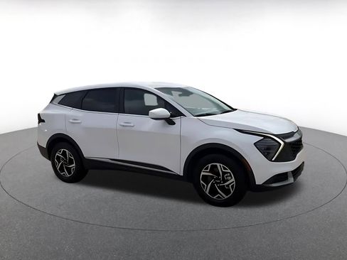 Used 2025 Kia Sportage LX image 2