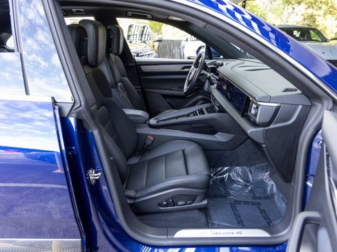 Certified 2025 Porsche Macan 4 Electric image 55