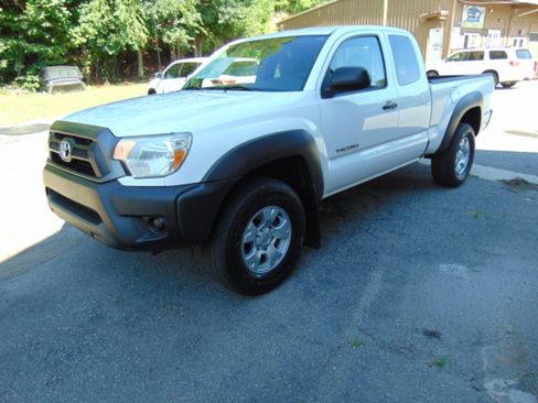 Used 2012 Toyota Tacoma 4x4 Access Cab V6 w/ Convenience Pkg image 18