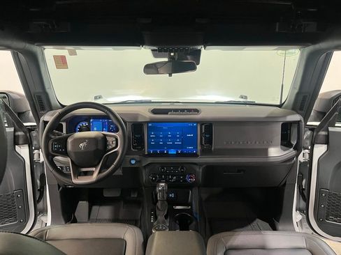 Used 2024 Ford Bronco Black Diamond image 17