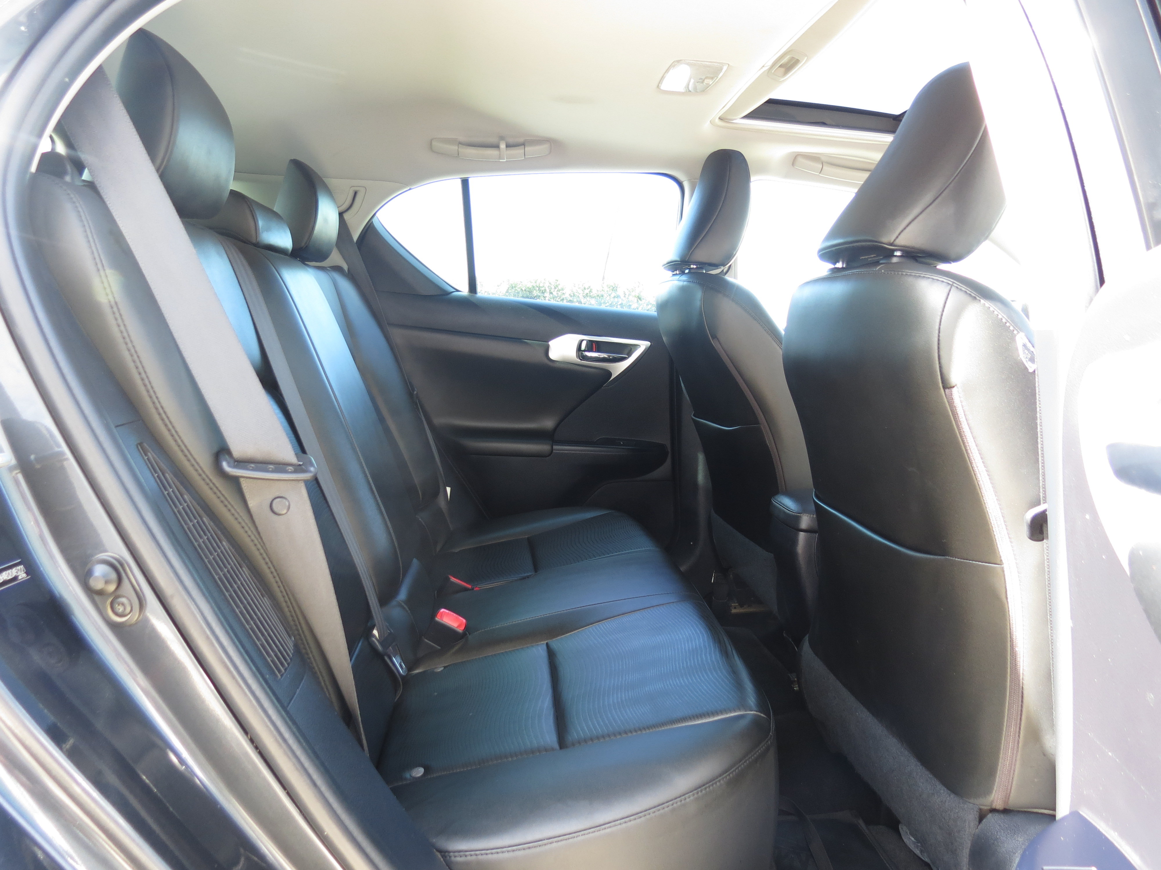 Used 2011 Lexus CT 200h Premium w/ Premium Audio Pkg FWD image 31