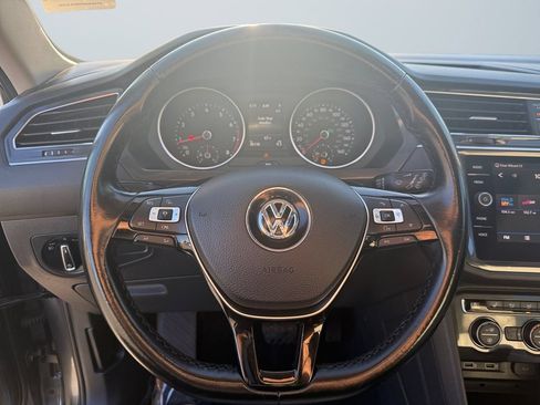 Used 2018 Volkswagen Tiguan SEL FWD image 12