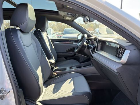 New 2026 Volkswagen Tiguan SE R-Line FWD image 20