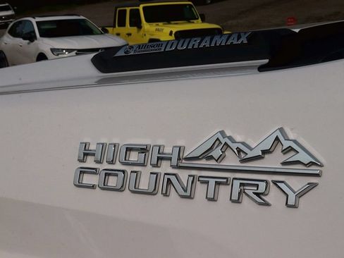 Used 2024 Chevrolet Silverado 2500 High Country w/ Technology Package AWD/4WD image 11