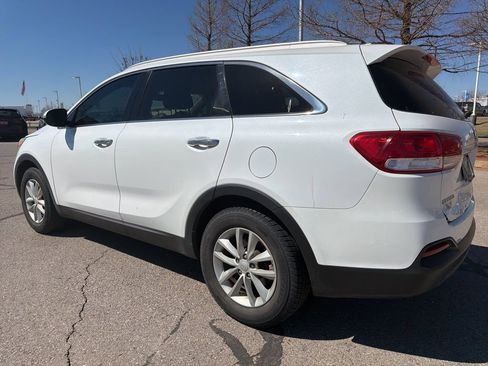 Used 2018 Kia Sorento LX image 3