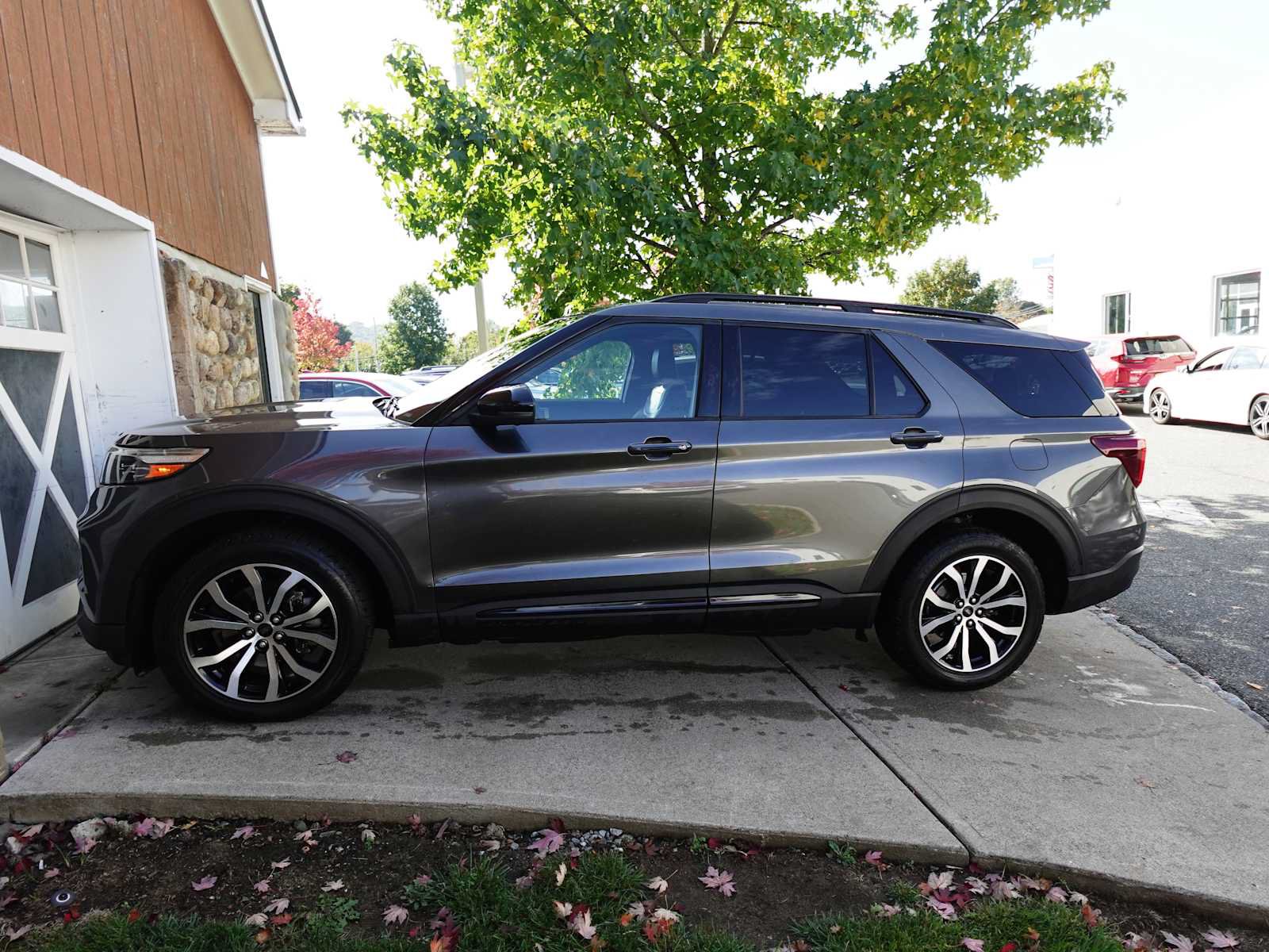 Used 2020 Ford Explorer ST w/ Premium Technology Package AWD/4WD image 4