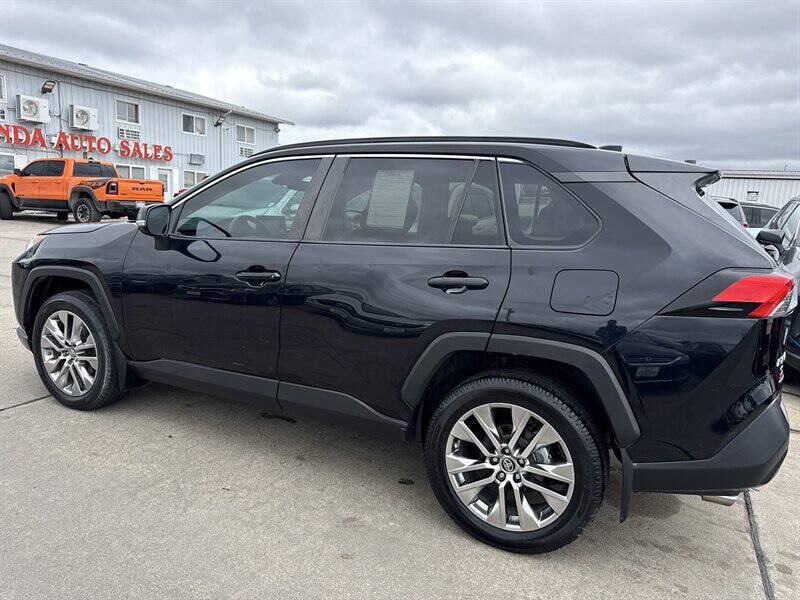 Used 2019 Toyota RAV4 XLE Premium AWD/4WD image 4
