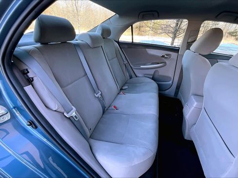 Used 2013 Toyota Corolla LE image 19