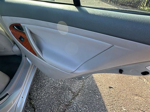 Used 2011 Toyota Camry SE image 17