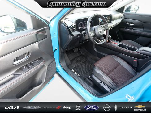 Used 2025 Nissan Kicks SR w/ SR Premium Package image 12