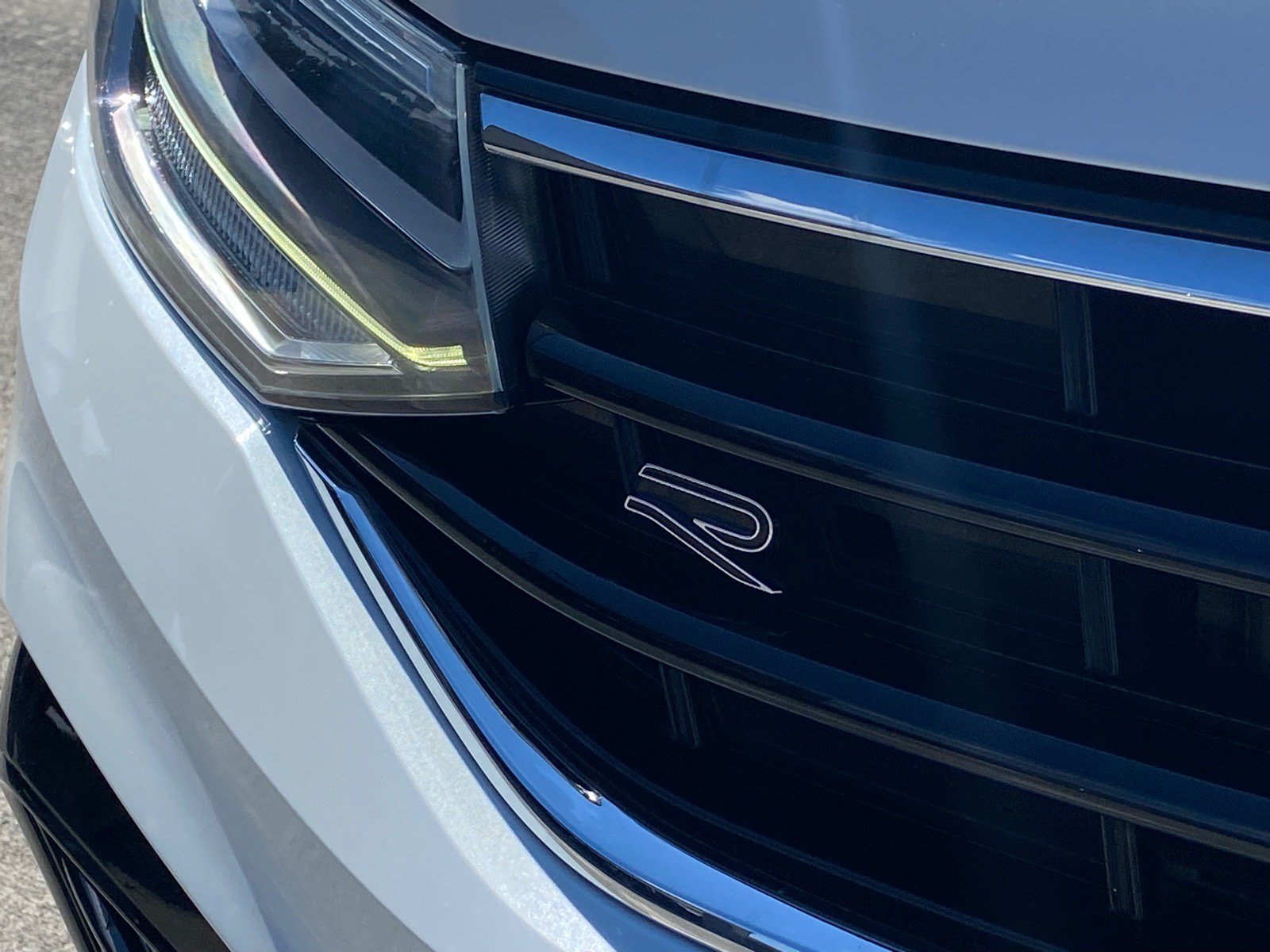Certified 2023 Volkswagen Tiguan SE R-Line FWD image 6