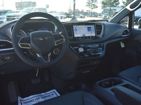 New 2026 Chrysler Pacifica Select image 20