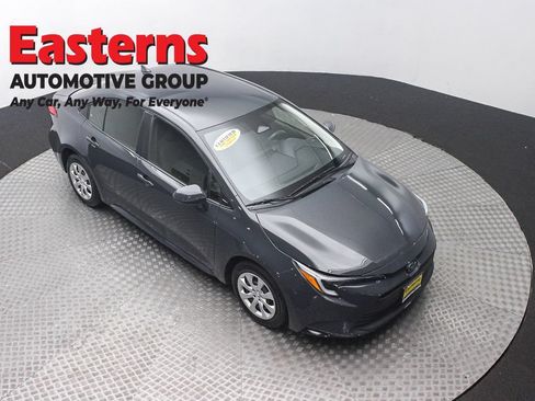 Used 2023 Toyota Corolla LE FWD image 3