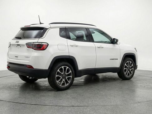Used 2025 Jeep Compass Trailhawk image 9
