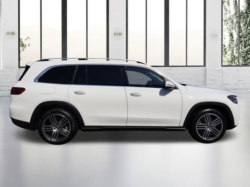 Used 2025 Mercedes-Benz GLS 450 4MATIC image 6