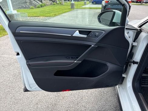 Used 2018 Volkswagen GTI SE FWD image 21