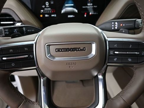 Used 2025 GMC Yukon Denali w/ Sun & Power Step Package image 30