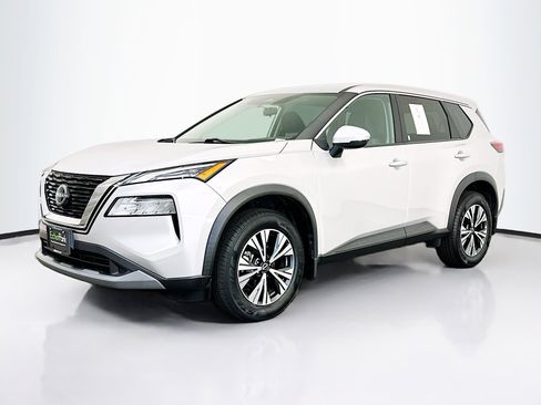 Used 2023 Nissan Rogue SV image 3