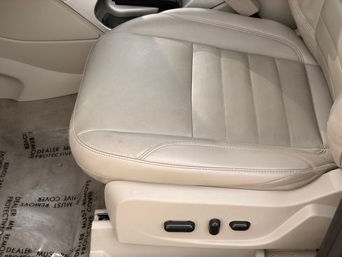 Used 2016 Ford C-MAX Energi SEL FWD image 21