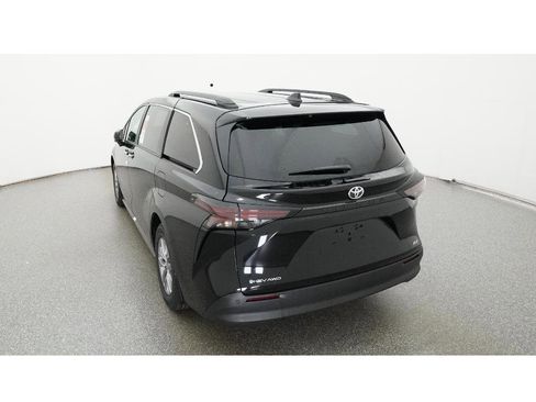 New 2026 Toyota Sienna XLE image 6