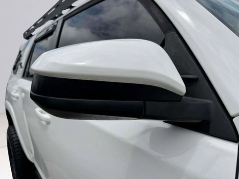 Used 2019 Toyota 4Runner TRD Off-Road AWD/4WD image 9