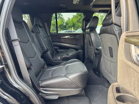 Used 2018 Cadillac Escalade Platinum AWD/4WD image 19
