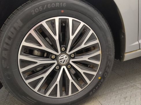 Used 2021 Volkswagen Jetta SE image 31