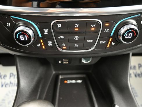 Used 2023 Chevrolet Traverse Premier AWD/4WD image 16