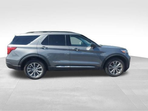 Used 2023 Ford Explorer XLT w/ Equipment Group 202A AWD/4WD image 9