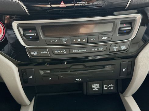 Used 2019 Honda Pilot Touring image 23