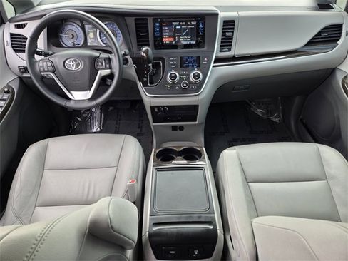 Used 2015 Toyota Sienna XLE Premium image 16