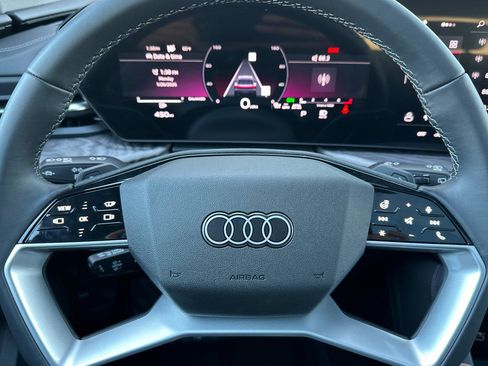 Used 2025 Audi Q5 Premium Plus w/ Premium Plus image 24