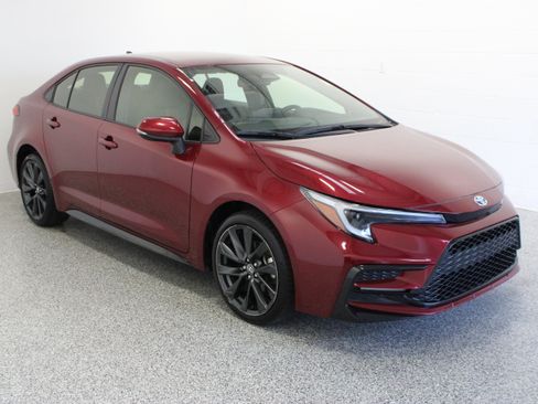 Used 2025 Toyota Corolla SE FWD image 4