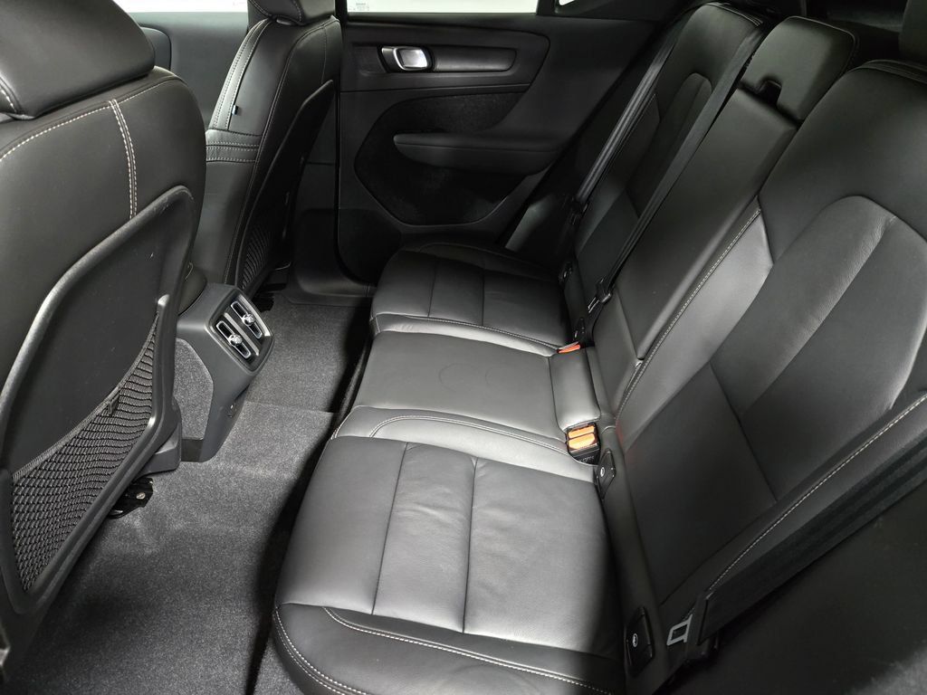 Used 2023 Volvo XC40 B5 Core w/ Climate Package AWD/4WD image 29