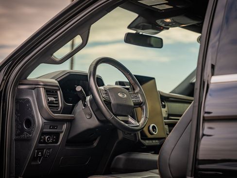 Certified 2023 Ford Expedition Platinum image 25