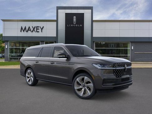 New 2026 Lincoln Navigator L Black Label AWD/4WD image 7