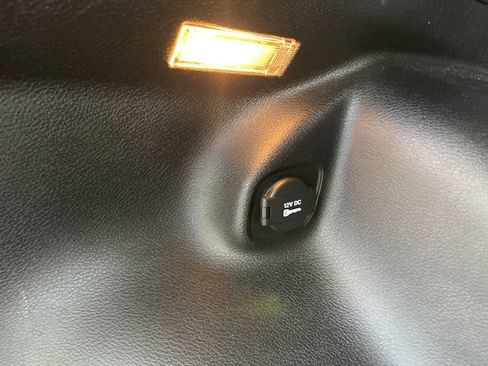 Used 2019 Jeep Cherokee Latitude Plus image 33