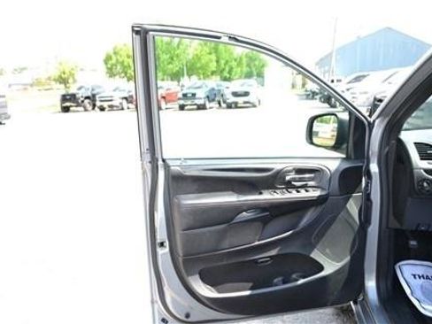 Used 2019 Dodge Grand Caravan SXT FWD image 10